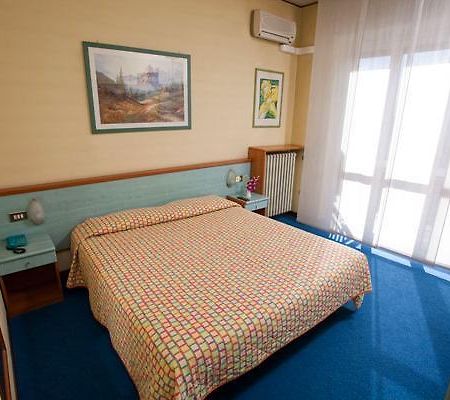 Hotel Victoria Varedo Exteriör bild